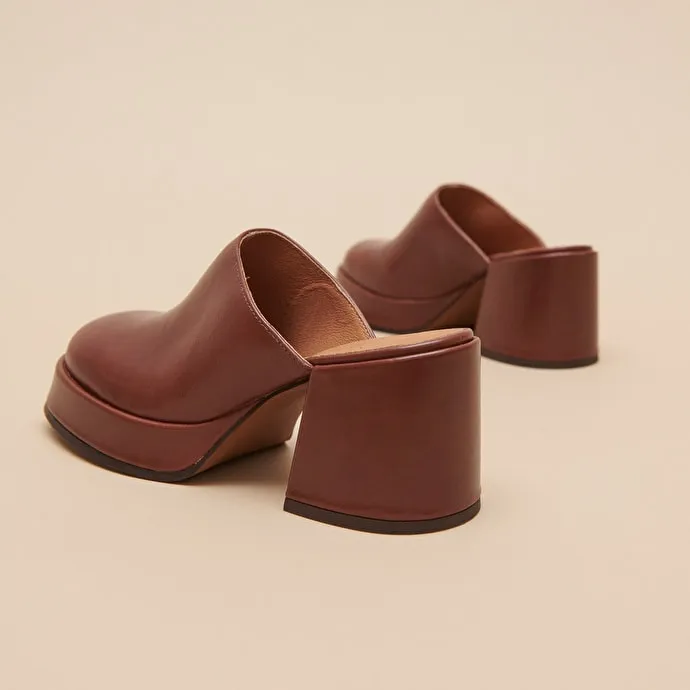 Mules with heels and platforms in brown leather