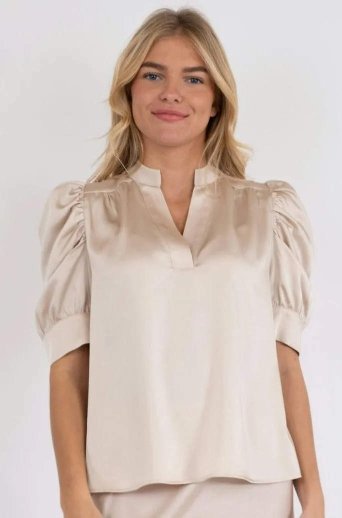 Roella Heavy Sateen Blouse | Champagne | Bluse fra Neo Noir