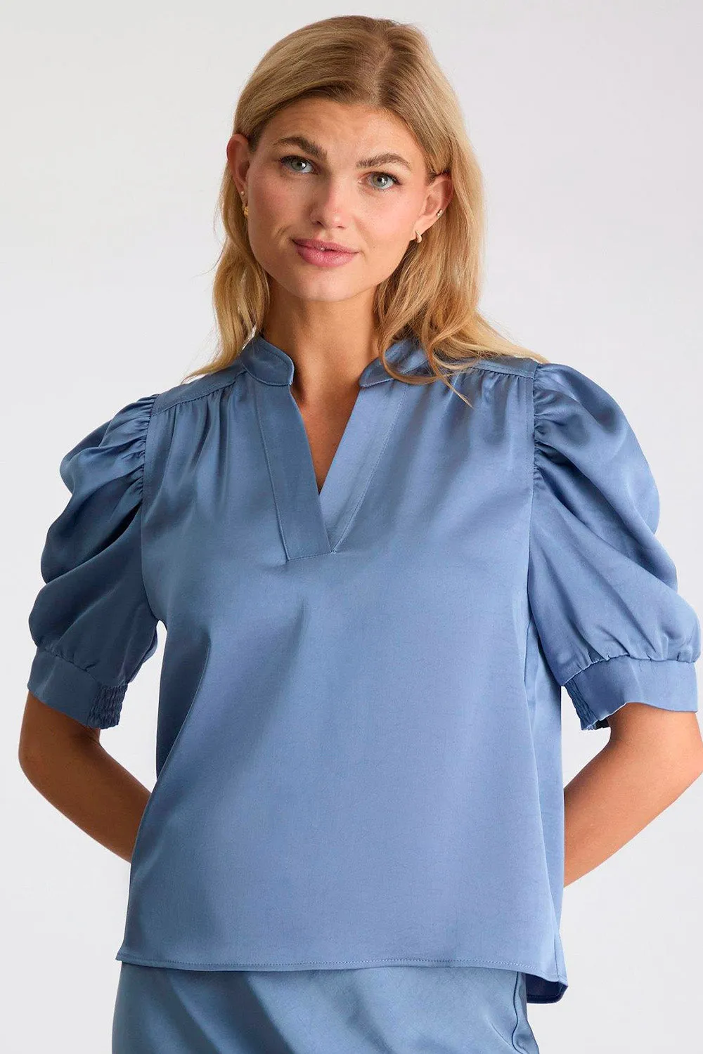 Roella Heavy Sateen Blouse | Smoke Blue | Bluse fra Neo Noir