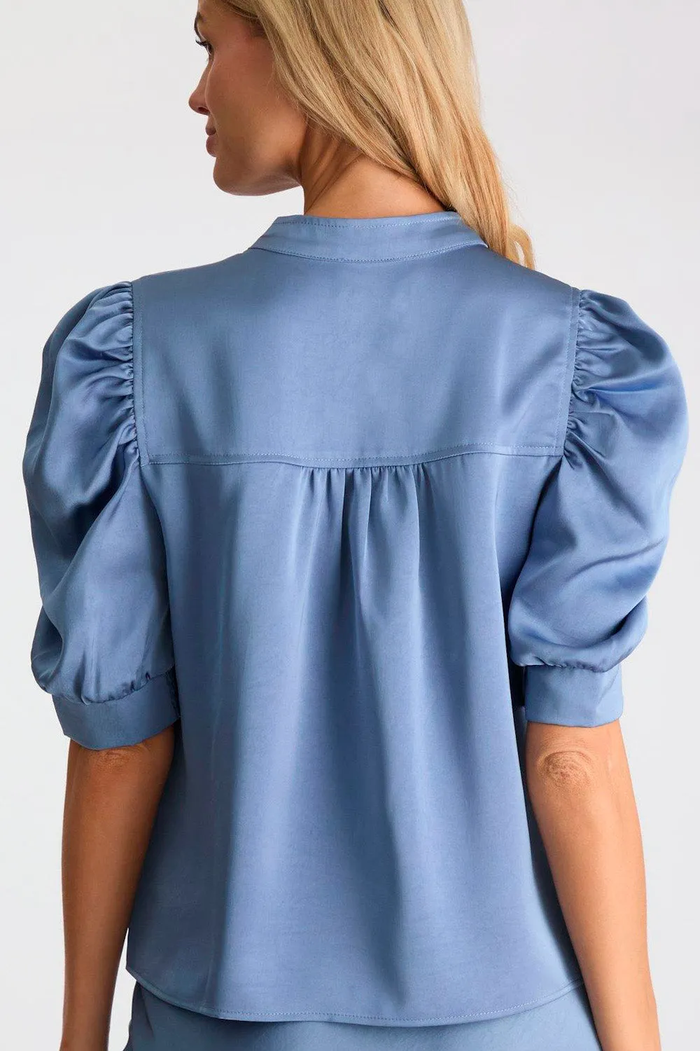 Roella Heavy Sateen Blouse | Smoke Blue | Bluse fra Neo Noir