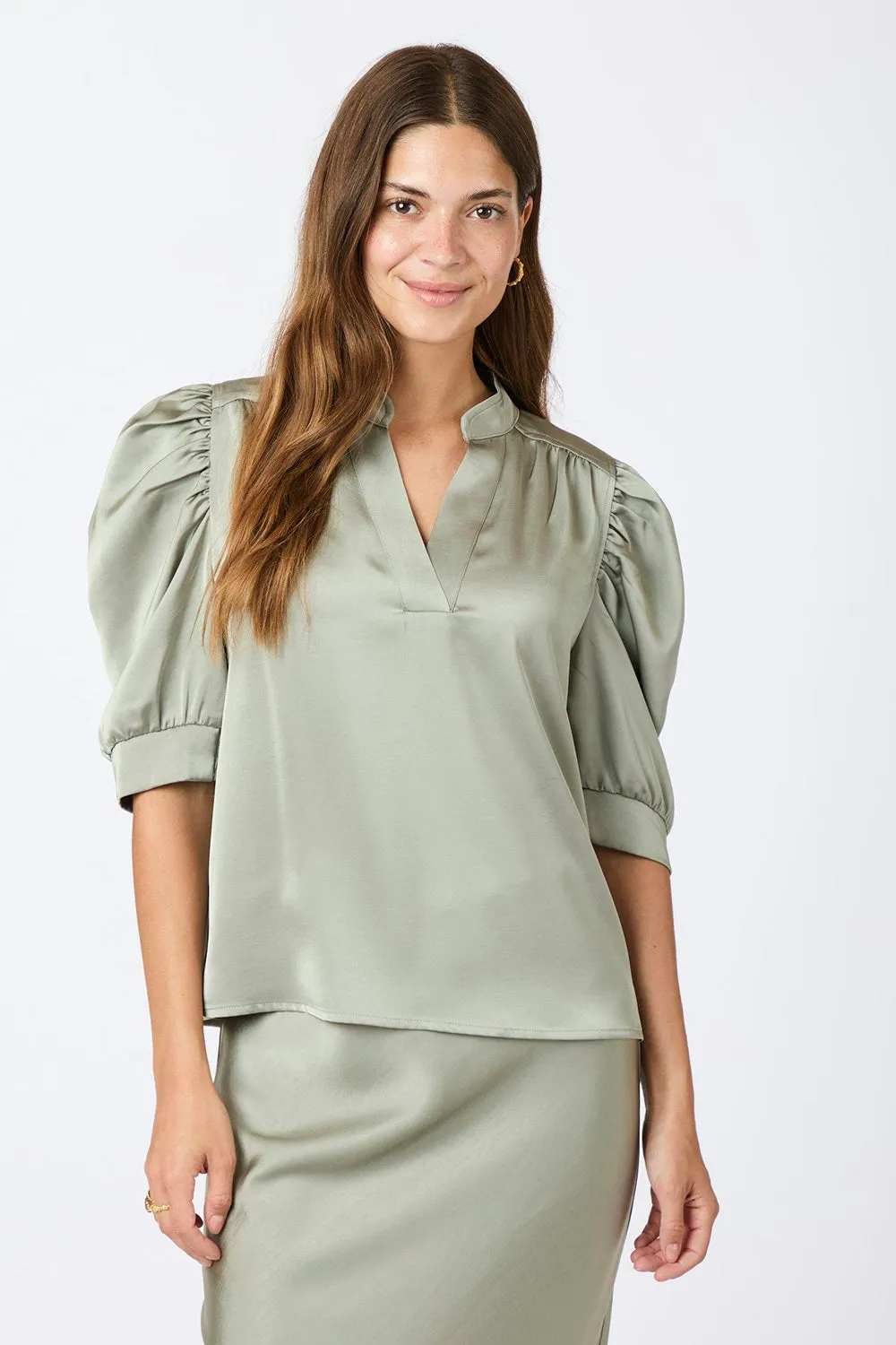 Roella Heavy Sateen Blouse | Smoke Green | Bluse fra Neo Noir