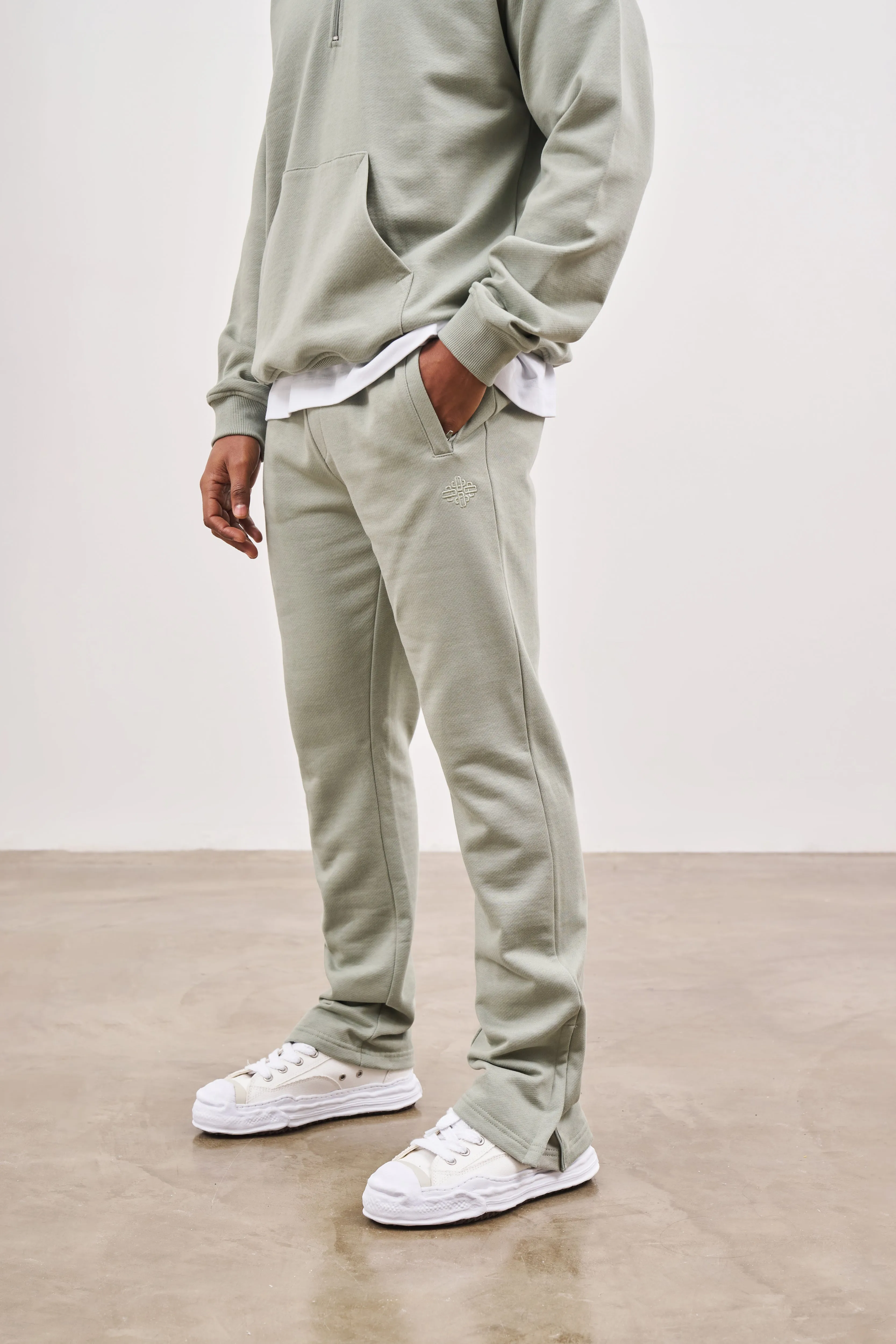 STRAIGHT LEG EMBROIDERED EMBLEM JOGGERS - KHAKI