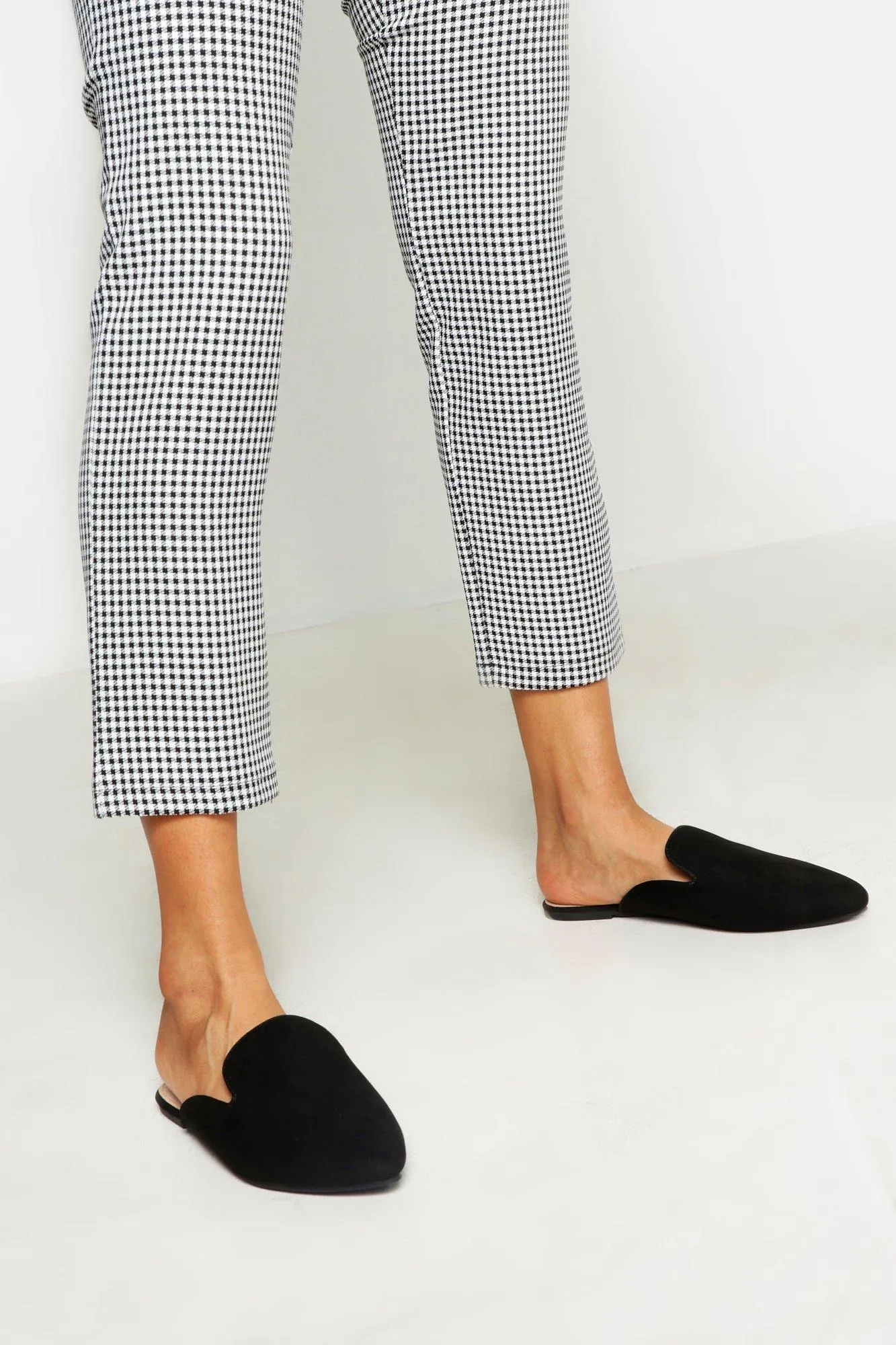 Wide Width Pointed Flat Mules